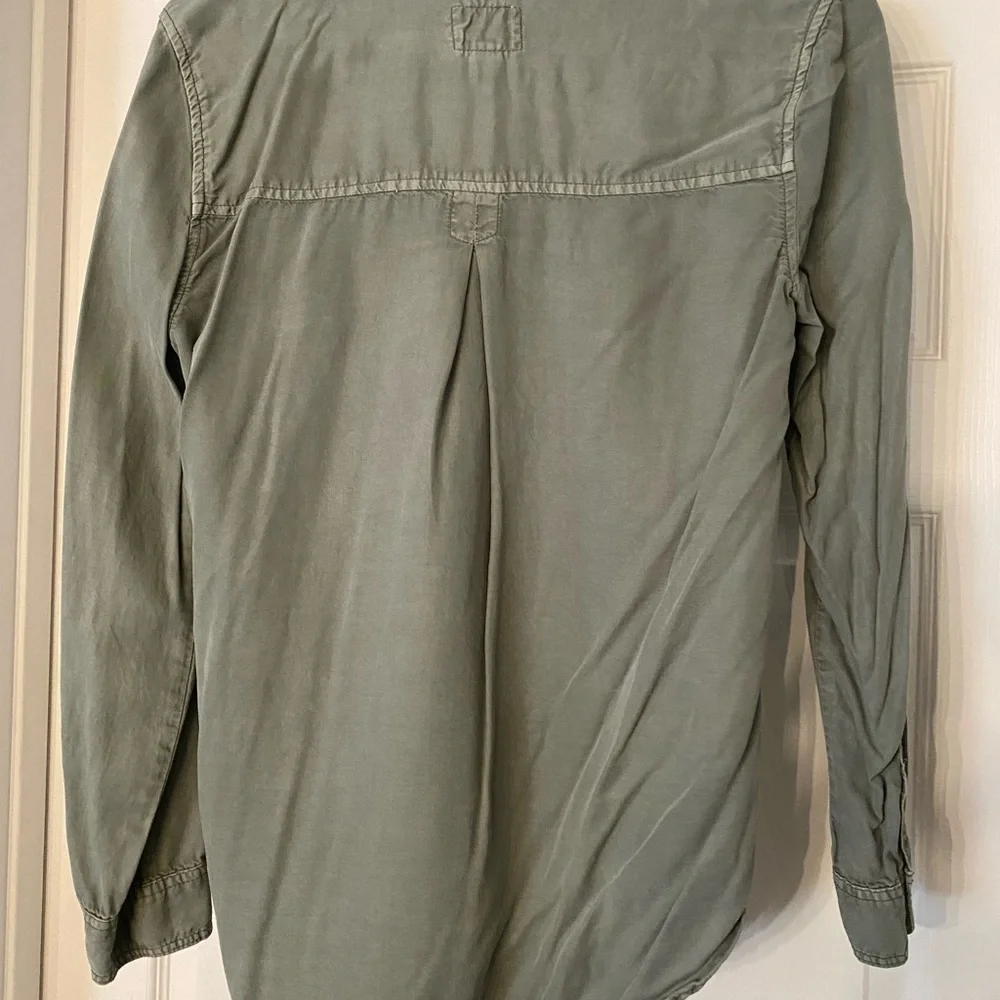 AE Olive Green Button-Up Shirt - Picture 4 of 6